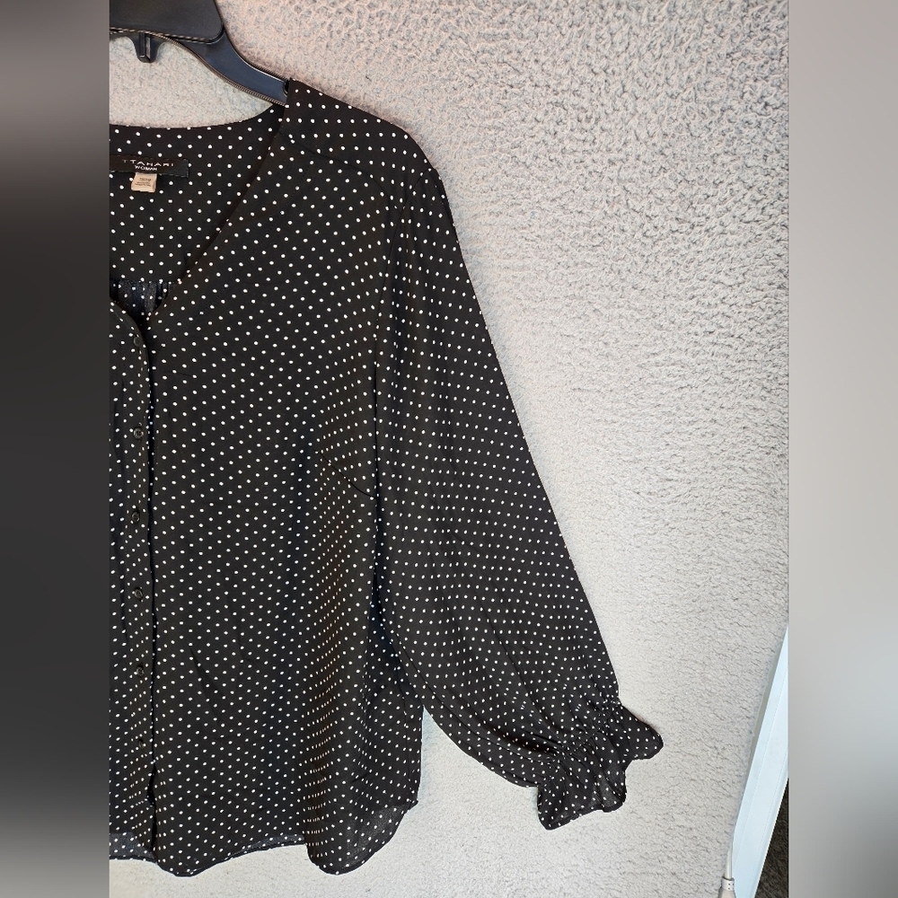 T. Tahari Womens Blouse Sz 1X Black White Polka Dot Full Front Button Semi Sheer - Picture 4 of 13